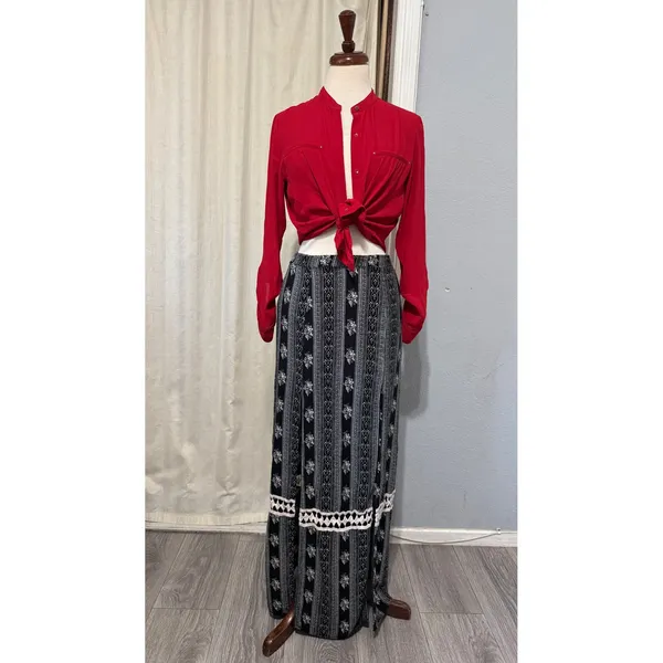 Bohemian Solemio Maxi Skirt M Black White Floral Striped Double Slit‎ Crochet - Image 9