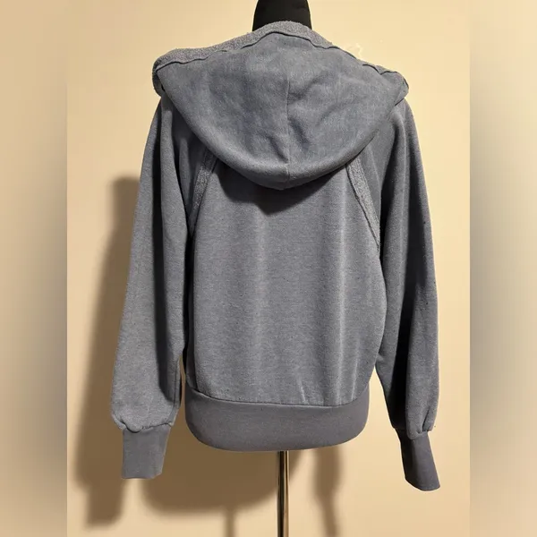 EUC Free People Movement Blue V Neck Hooded Cropped Pullover 2 pockets size XS - Image 6