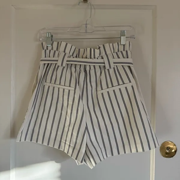 Zara Cream and Navy Striped High-Waist Paperbag Shorts with Tie - Image 4