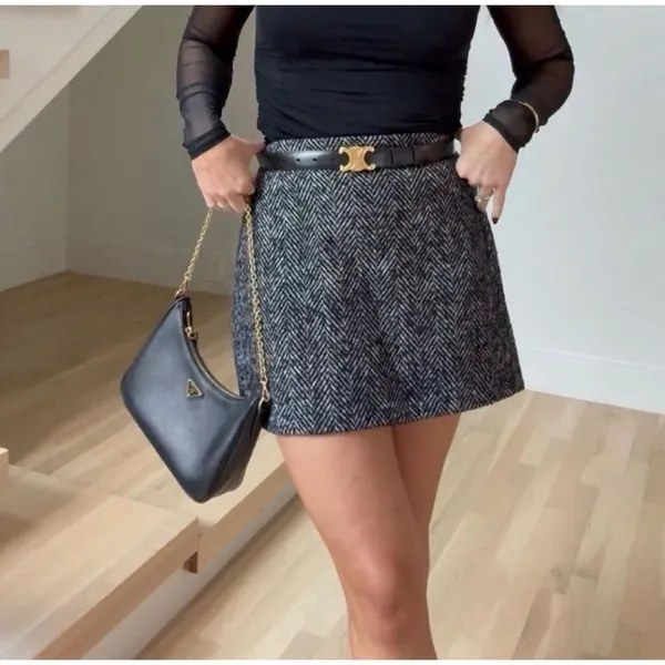 ✨Abercrombie & Fitch Scarlett Mini Sz Large Short✨ - Image 2