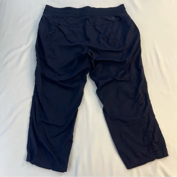 The North Face Women's Capri’s, Size: X-Large - Image 3