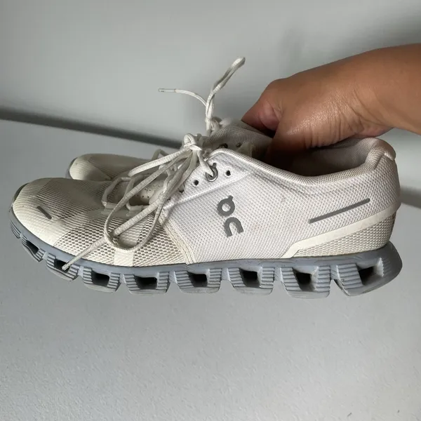 On Running Cloud 5 Athletic Shoes Supportive White Blue Women's Size 9.5 - Image 9