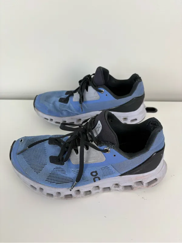 On Running Cloudstratus shoes Women's Size 8 marina/magnet FAIR CONDITION - Image 5