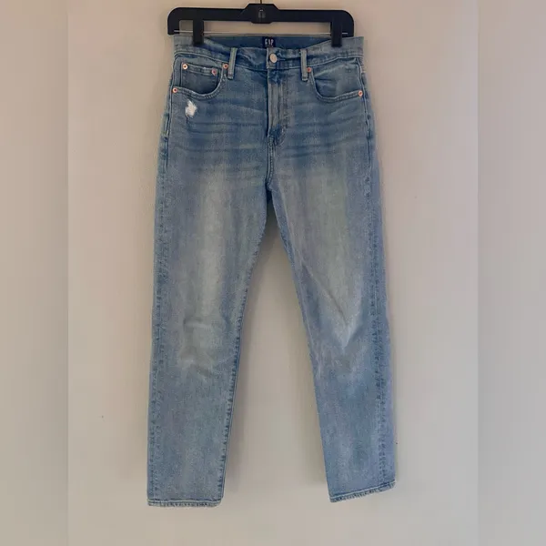 Gap (6S) High Rise Straight Leg Denim with minimal distressing - Image 2