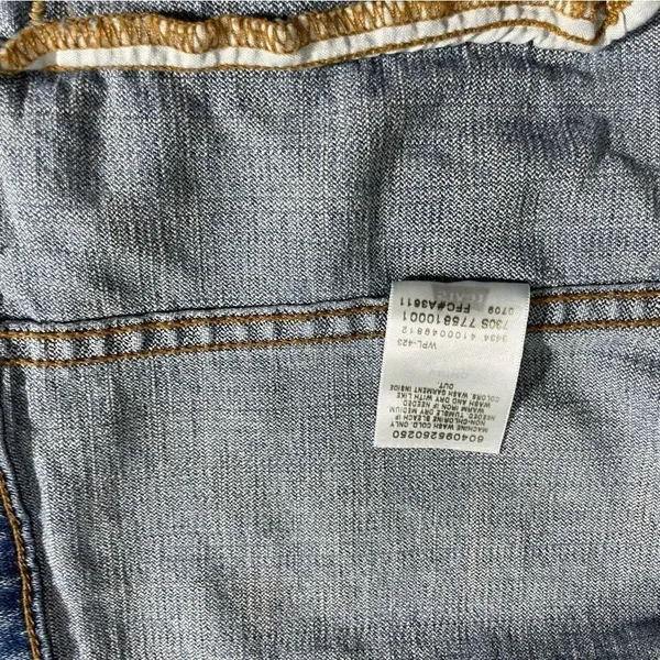 Levi's Original Trucker Jacket 
Medium Wash size Small - Image 15
