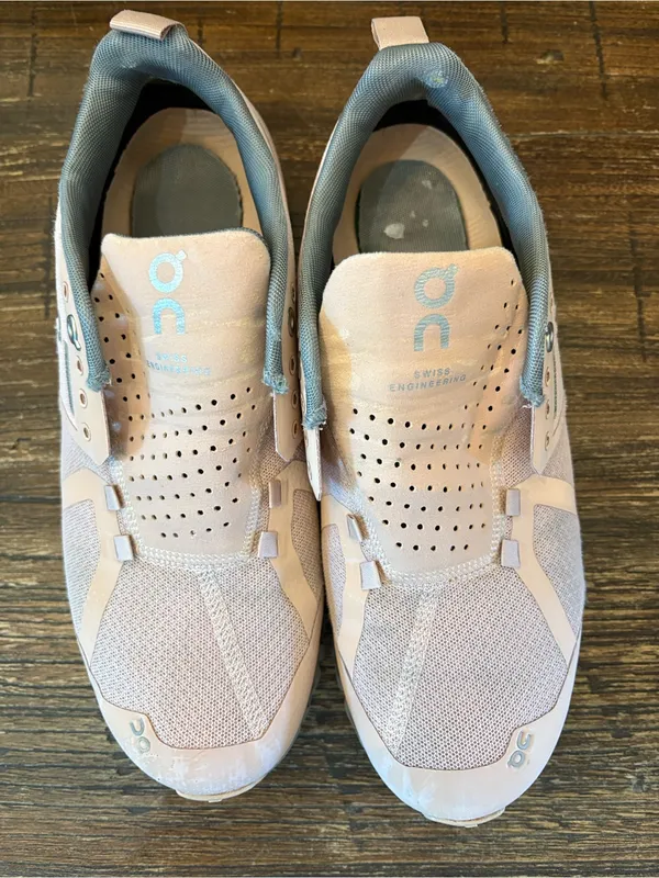 On Cloud Cloudflyer Waterproof Women 8 Rose Pink Grey Running Shoes - Image 3