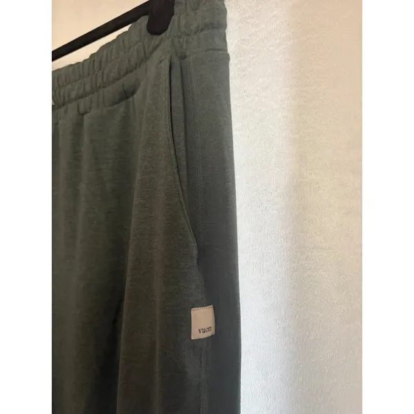 Vuori Performance Jogger In green Size Medium - Image 3