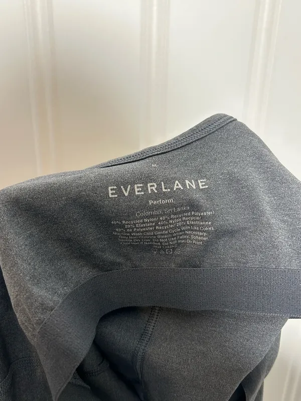 Everlane Perform Tank Top Cropped Grey size medium  - Image 3