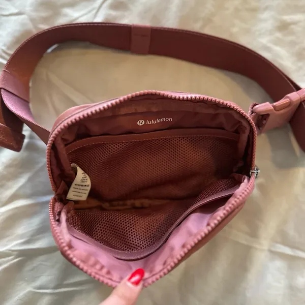 [Lululemon] everywhere belt bag - Image 2