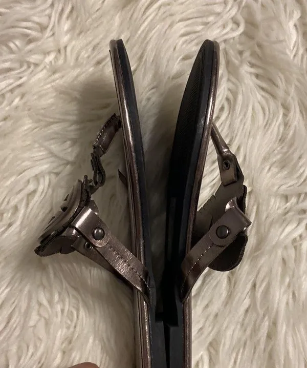 Pierre Dumas Sandals size 9 BNWOT color silver please see all photos - Image 5