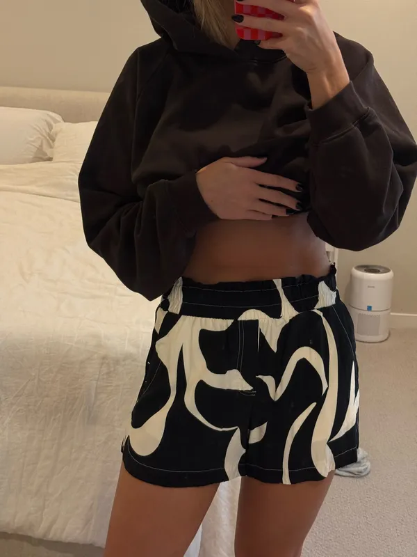 Black and Cream Flowy Shorts - Image 2