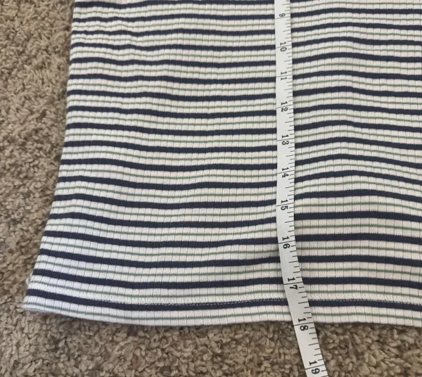 Levi’s short sleeve button down Ribbed Tee Shirt - Image 7
