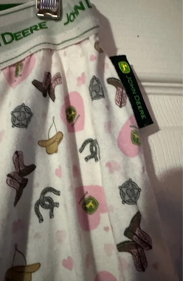 John Deere juniors pajama lounge pants are a size 11-13 years. - Image 5