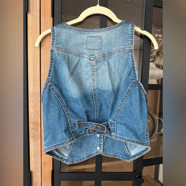 H&M denim vest top vneck button down jean light wash faded sleeveless - Image 2