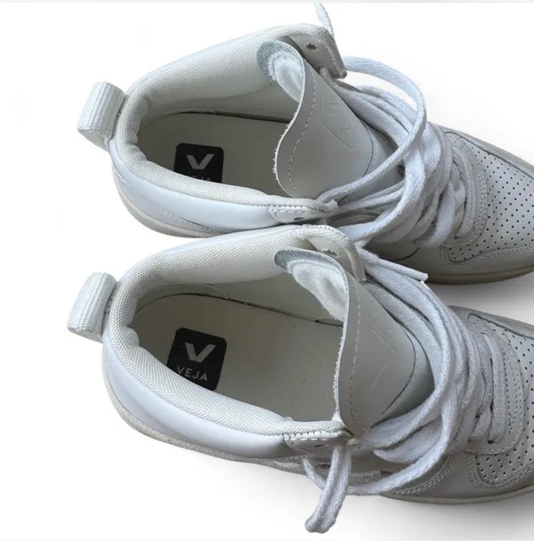 VEJA White High Top Sneakers Size 8 - Image 4