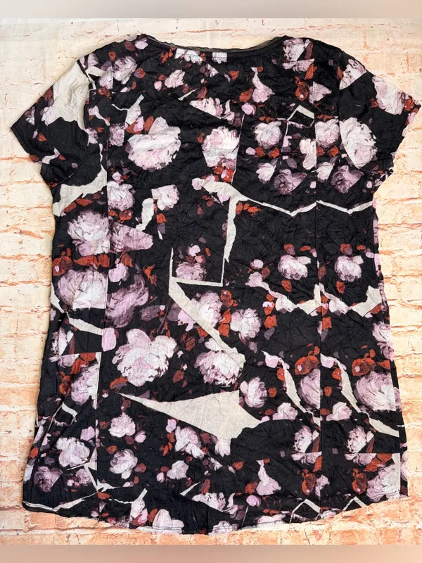 Simply Vera Vera Wang | Plum & Black Floral Crinkle Short Sleeve Blouse - Image 5