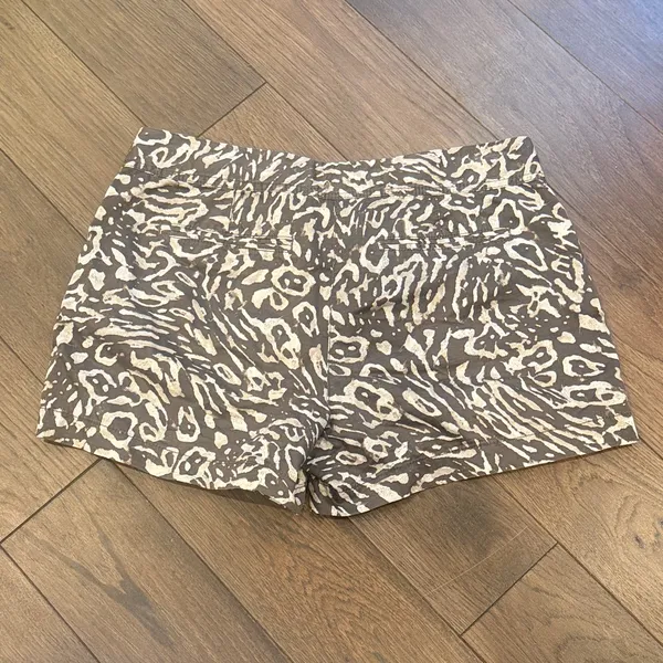 LOFT Animal Print Shorts Size 8 C9-009 - Image 5