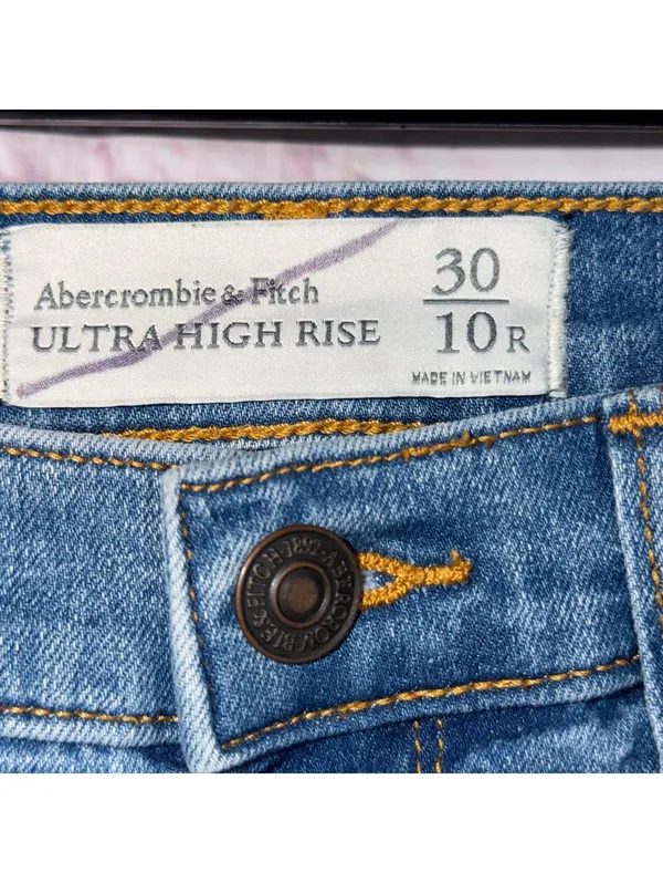 Abercrombie & Fitch Ultra High Rise Jeans 30/10R - Image 5