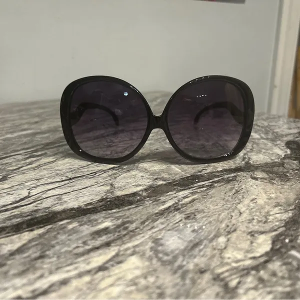 Black Oversized Sunglasses - Image 3