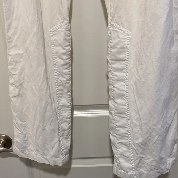 Free People white corduroy pants, size 2 - Image 3