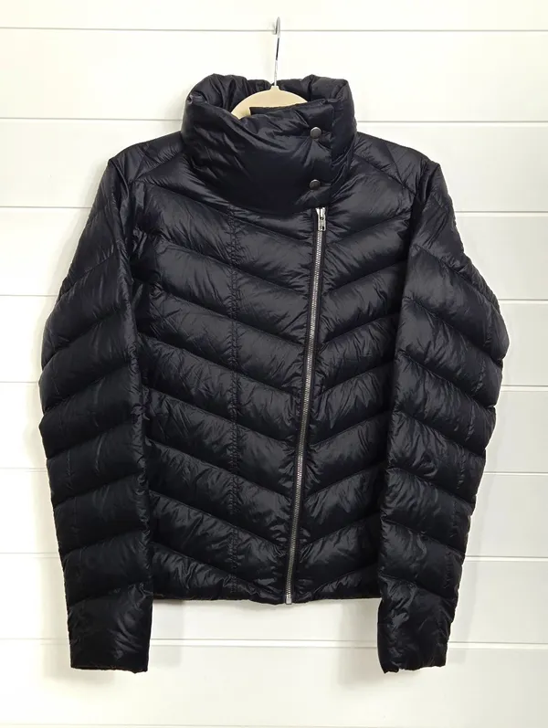Patagonia Black Quilted Lightweight Down Puffer Jacket size M - Image 2
