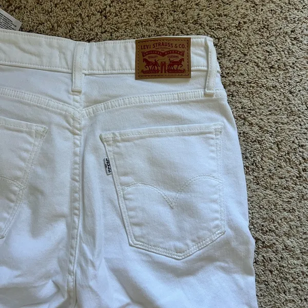 Brand new white Levi’s jeans - Image 5