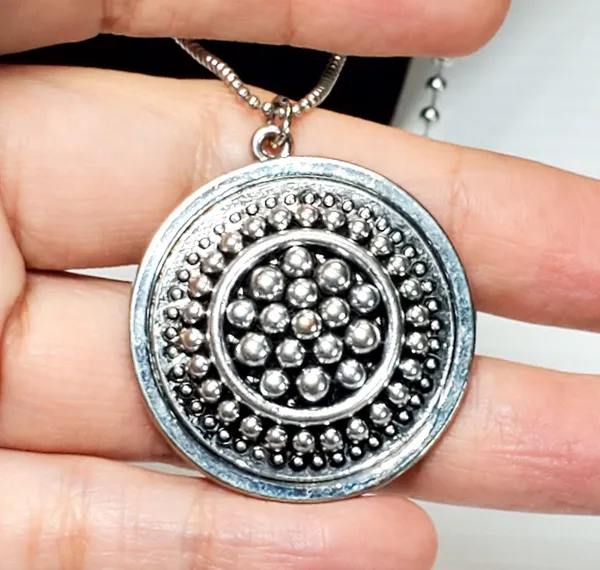 Chico’s Roxi Double Chain Silver Tone Medallion Pendant 24" - Image 5