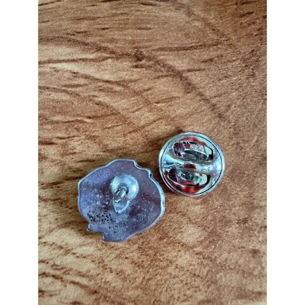 Haida Style Indigenous Art Pewter or Silver‎ Tone Round Lapel Pin OS - Image 4