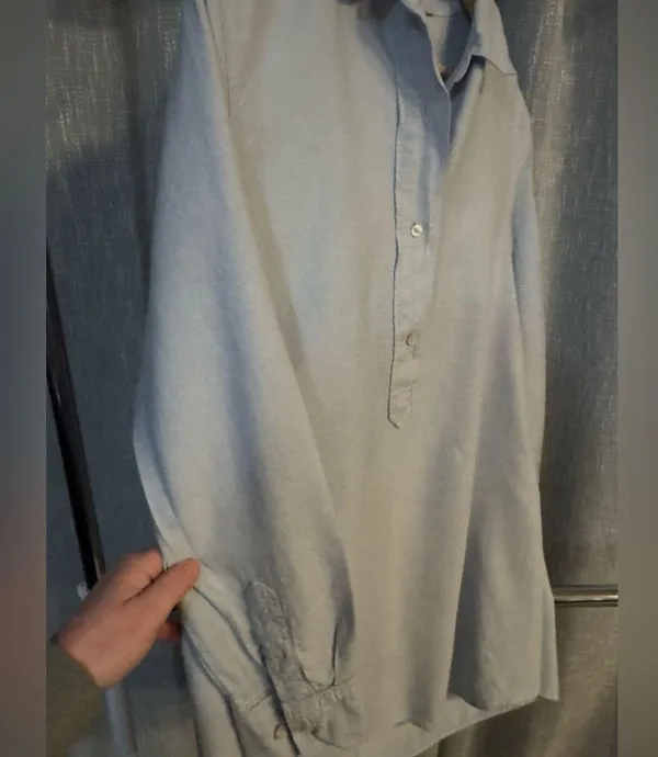 Aerie blue chambray light weight half button up top medium - Image 5