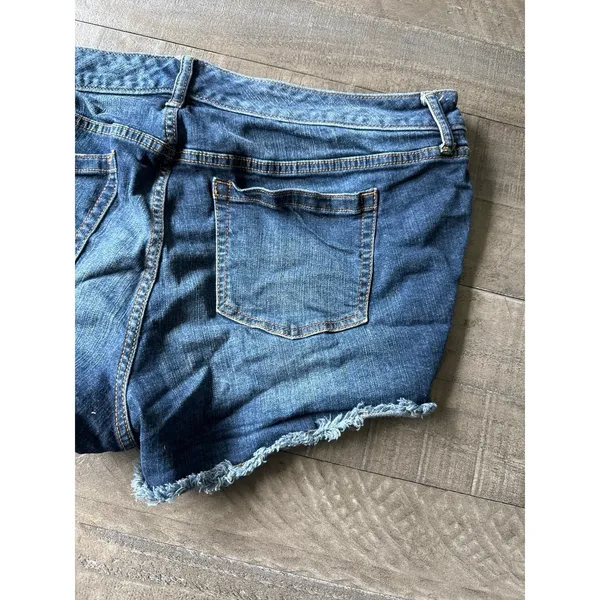 Torrid women's Blue Distressed 3" Jean Shorts Size 18‎ - Image 9