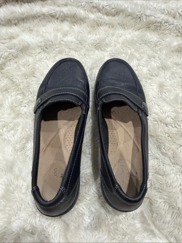Clarks Black Cora Daisy women's Casual loafers Woman’s Size 8 - Image 4