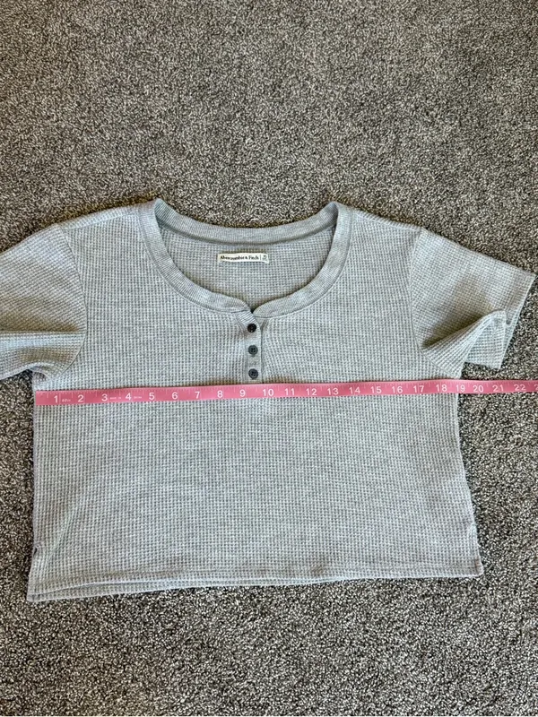 Abercrombie & Fitch Gray Waffle Knit Crop Henley Tee XS - Image 4