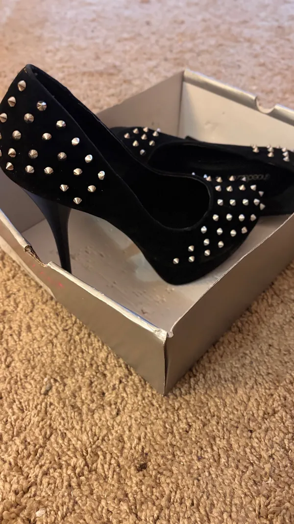 Spiked black pumps Size 9 - Image 2