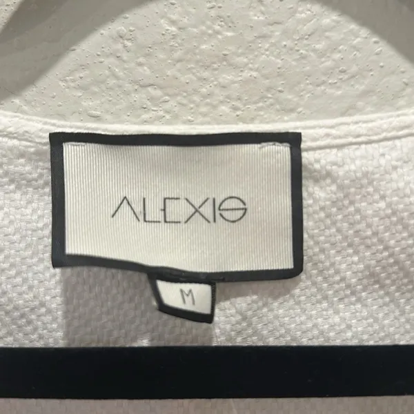 Alexis White Textured Button-Down Blouse – Size‎ M - Image 3