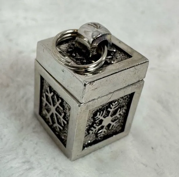 Vintage Metal Wish Prayer Box Charm Pendant with Snowflakes Hinged Magnetic Top - Image 2