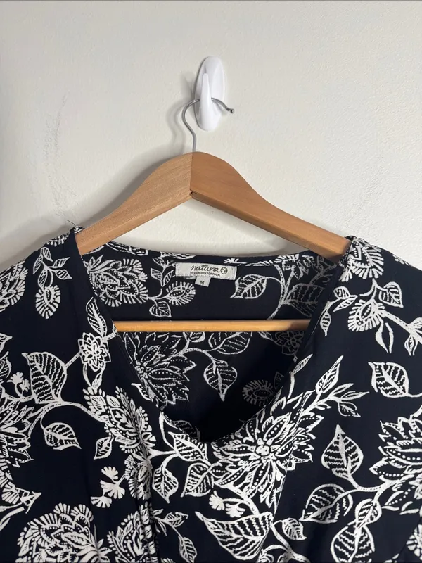 Natura Boho Black-White Floral Print Embroidered Detail Peasant Top/Tunic size M - Image 7