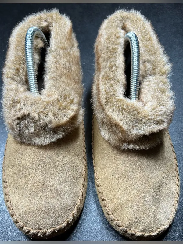 Target Merona Women’s Size 9 Faux Fur Lined Tan Suede Slippers - Image 3