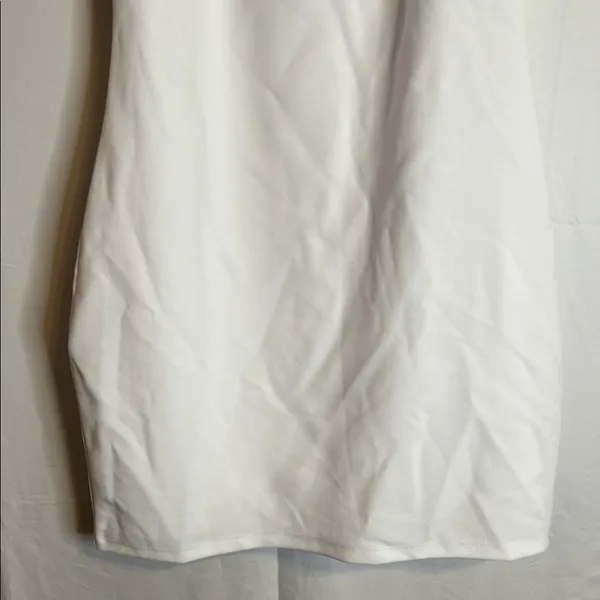 White Sleeveless Scoop Neck Dress with Faux Fur Accent Preowned - Image 8
