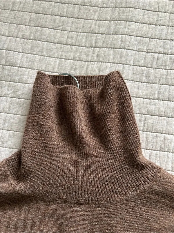 Lello Vtg brown turtleneck 100% wool base layer light sweater med - Image 8
