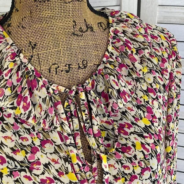 Loft Ann Taylor Ruffle Trim Tie Neck Floral‎ Chiffon Blouse Large Beige Pink - Image 5