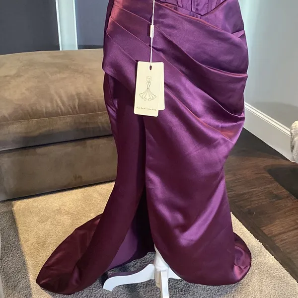 Women’s Purple Mermaid Full Length Formal Dress Small Train Leg Slit Size M NWT - Image 3