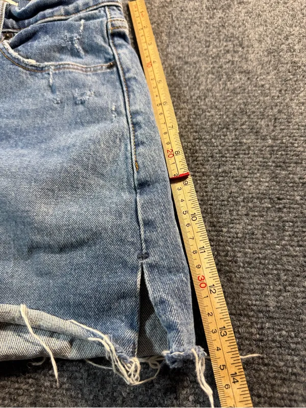 Abercrombie & Fitch The Mom Short High Rise Raw Hem Size 24/00 3" Inseam - Image 8