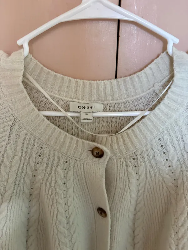 On 34 th White Cardigan Size XL - Image 8