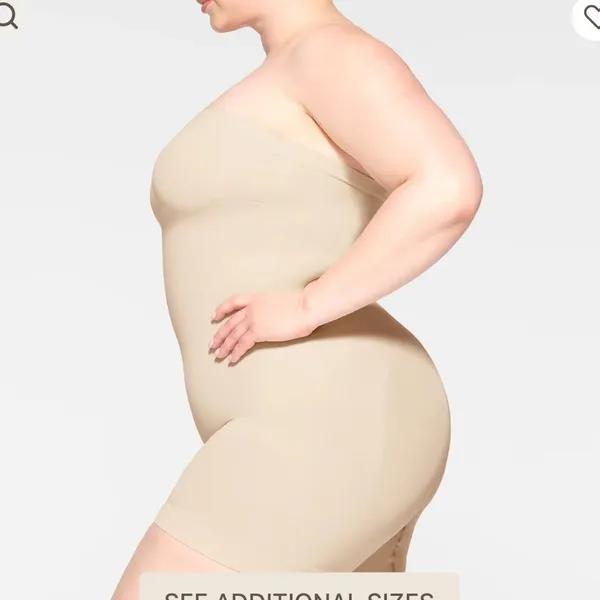 SKIMS Seamless Sculpt Strapless Shortie Bodysuit‎ - Image 3