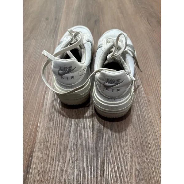 Nike‎ Air Force 1 PLT.AF.ORM Womens 7 White Metallic Silver DJ9946-101 Platform - Image 4