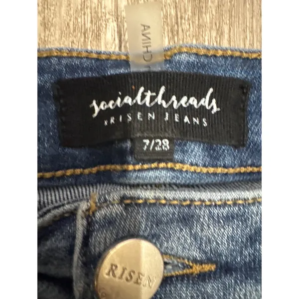 Social Threads Risen Jeans High Rise Wide Leg Raw Hem Medium Wash Size‎ 7/28 - Image 2