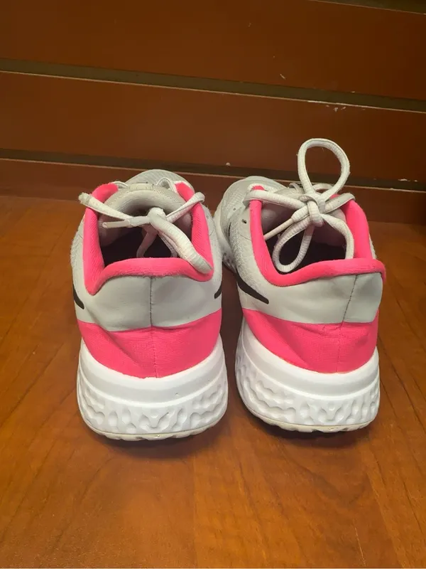 Nike Women's Light Gray and Hot Pink Running Sneakers - Image 5