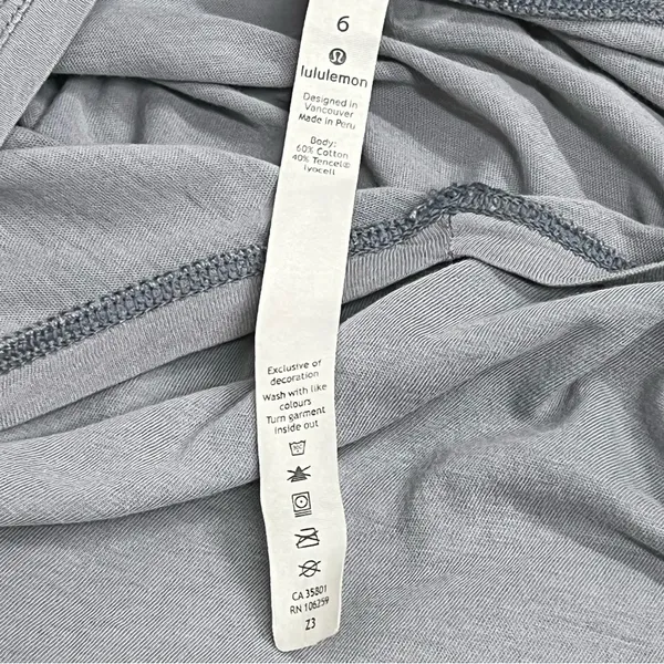 Lululemon size 6 Gray V-Neck Women's Top FLAWED - Image 6
