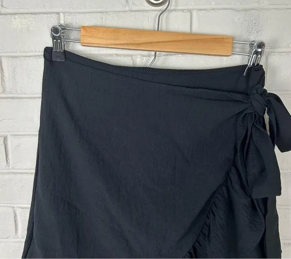 Pink Lily Classic Black Faux Wrap Ruffle Skirt Size M - Image 4