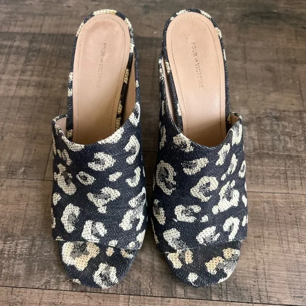 Pour La Victoire Women's Helena Asymmetrical Mule Size 9 Blue Leopard Print - Image 4